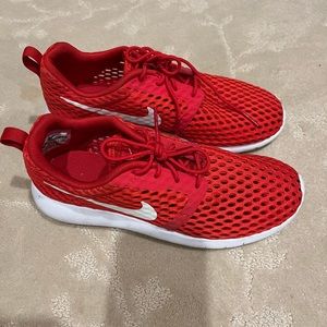 Womans Nike size 8 running Shoes